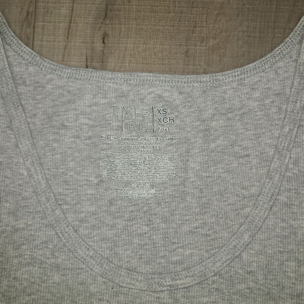 Set of 2 XS Women's Tank Tops - Picture 8 of 8